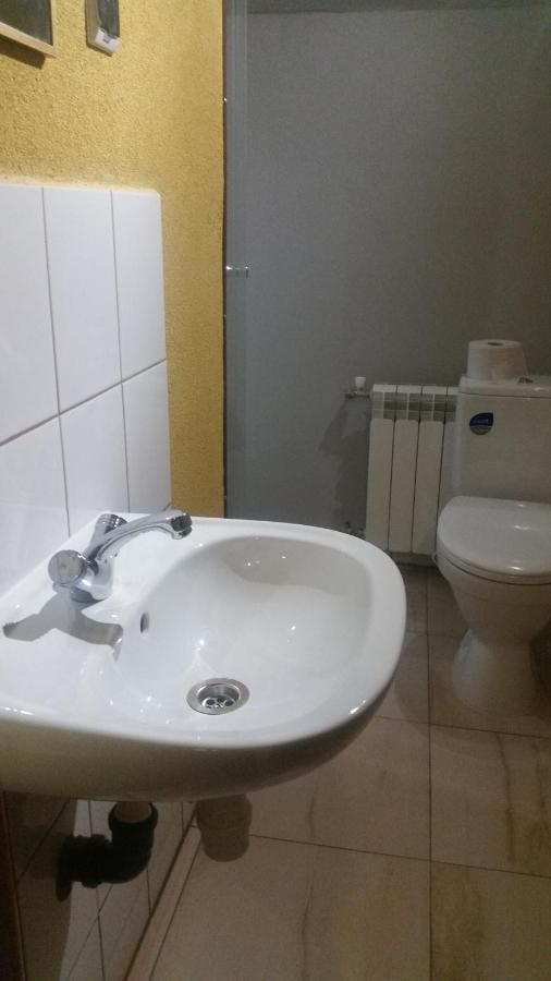 Pokoje Goscinne "U Karola" Pracownicze Ścinawa Dış mekan fotoğraf